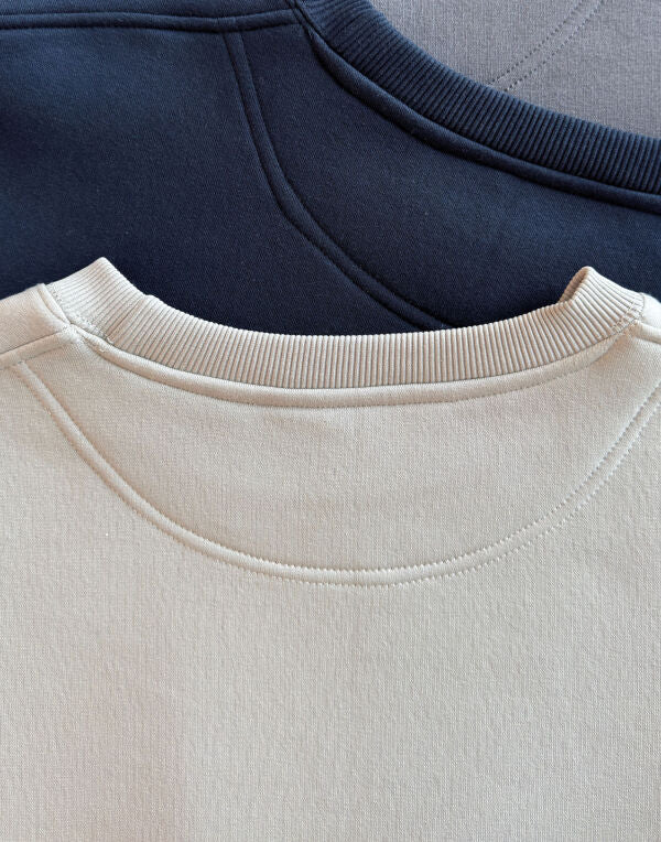 Good Dream Design Mum/Dad sweatshirt in soft fabric with a cozy fit, featuring a simple, stylish design.